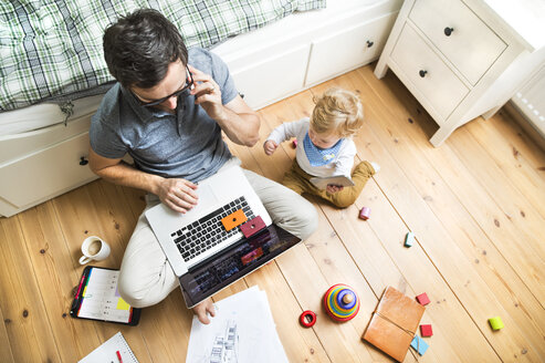 Father with his little son working from home - HAPF01951