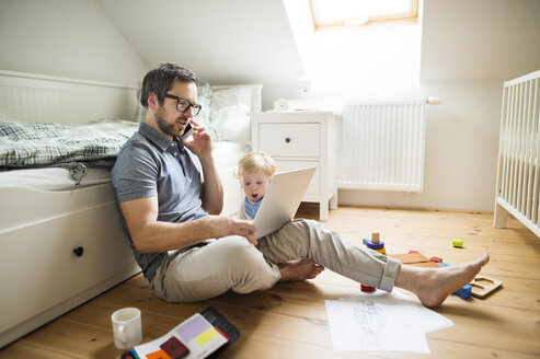 Father with his little son working from home - HAPF01952