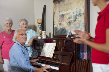 Elderly people making music in retirement home - ZEF14239