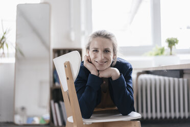 Portrait of smiling businesswoman in a loft - KNSF02238
