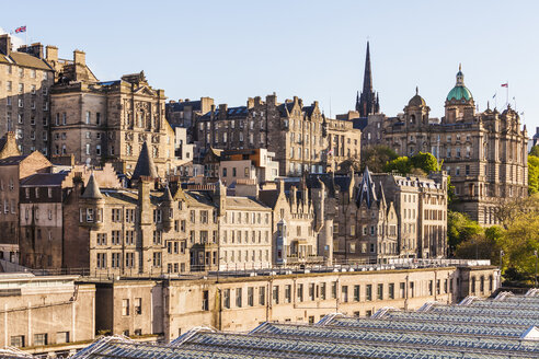 Großbritannien, Schottland, Edinburgh, Stadtbild von der North Bridge aus gesehen - WDF04060