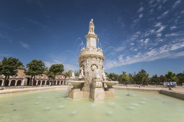 Spain, Madrid, fountain monument in Aranjuez, Famous royal village - DHCF00115