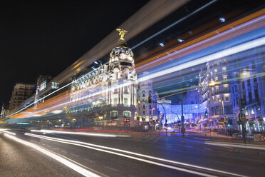 Spain, Madrid, Gran Via street with rays of traffic light by night - DHCF00118