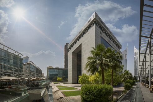 Vereinigte Arabische Emirate, Dubai, Gate Building im internationalen Finanzzentrum von Dubai - NKF00473