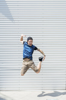Young man jumping in the air - FMOF00291