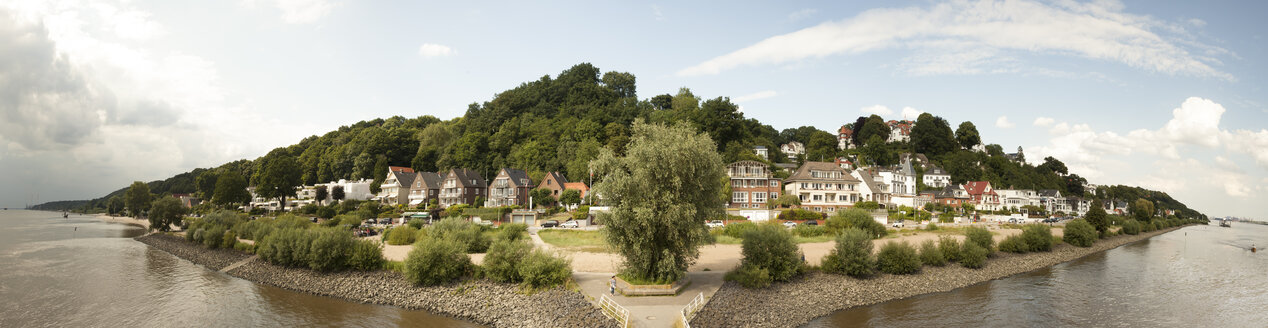 Deutschland, Hamburg-Blankenese, Blick vom Leuchtturm auf das Treppenviertel - FCF01268