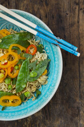 Bowl of mie noodles with vegetables - LVF06262