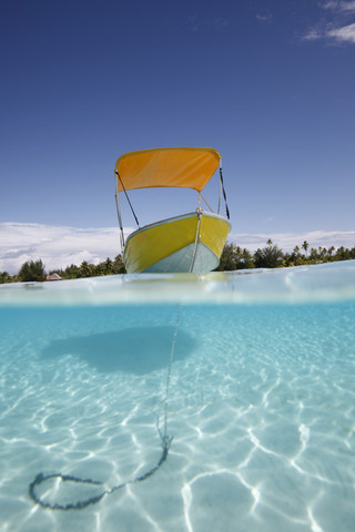 Ozeanien, Bora Bora, festgemachtes Boot, lizenzfreies Stockfoto