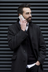 Businessman on cell phone - MAUF01189