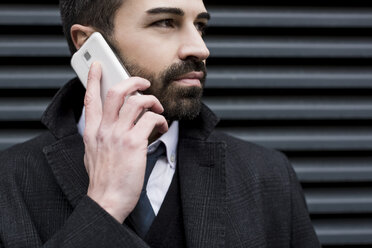 Close-up of businessman on cell phone - MAUF01190