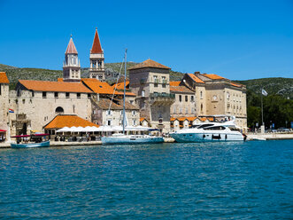 Croatia, Dalmatia, Adriatic Sea, Old town of Trogir, UNESCO world heritage site - AMF05418