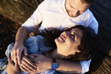 Happy young couple in love at sunset, top view - IGGF00056