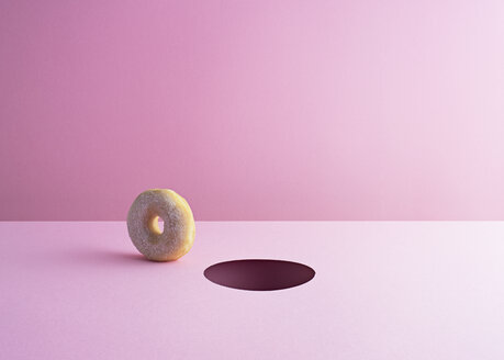 Doughnut and hole on pink ground - DRBF00017
