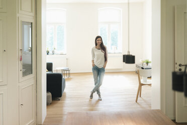 Portrait of smiling woman at home - JOSF01255