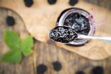 Tea spoon of blackberry jelly - LVF06275