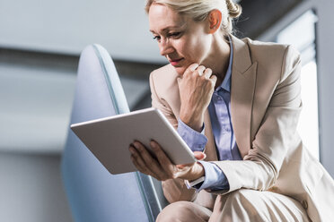 Businesswoman holding tablet - UUF11400