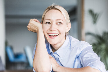 Portrait of happy businesswoman - UUF11409