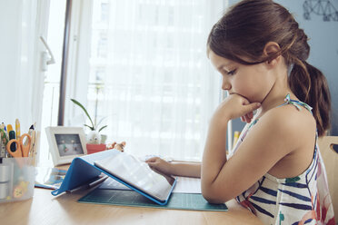 Girl using tablet at home - MFF03715