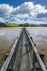 New Zealand, North Island, Whananaki South, Sandy Bay with boardwalk - STSF01292