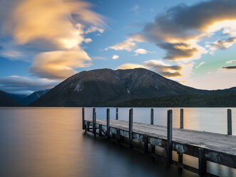 Neuseeland, Südinsel, Saint Arnaud, Sonnenuntergang am Rotoiti-See - STSF01296