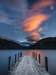 Neuseeland, Südinsel, Saint Arnaud, Sonnenuntergang am Rotoiti-See - STSF01297