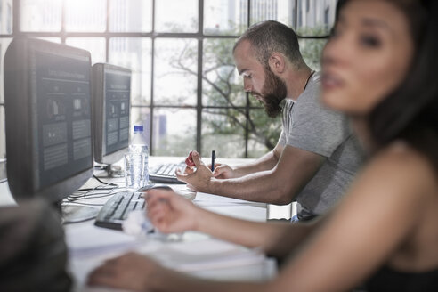 Erwachsenenbildung, Studentisches Denken im Computerschulungszentrum - ZEF14292