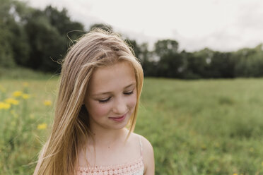 Portrait of blond girl in nature - NMSF00147