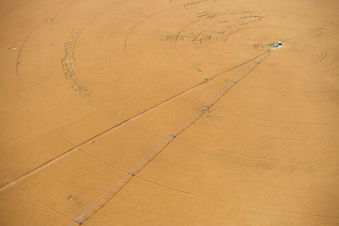 USA, Luftaufnahme eines bewässerten Weizenfeldes im Osten Colorados, USA - BCDF00304