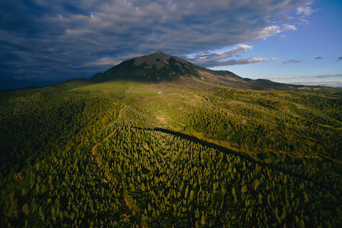 USA, Frühmorgendliche Luftaufnahme des Nationalen Naturdenkmals Spanish Peaks im Süden Colorados, lizenzfreies Stockfoto