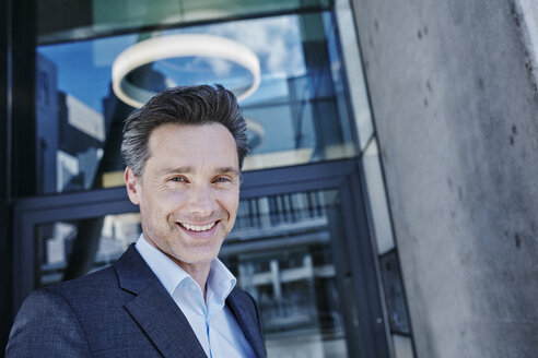 Portrait of smiling businessman - RORF01003