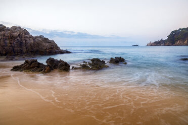 Spanien, Katalonien, Lloret de Mar, Strand - PUF00663