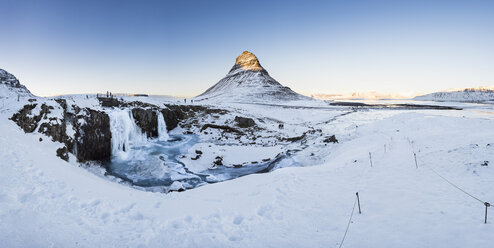 Island, Berg Kirkjufell bei Sonnenuntergang - EPF00458