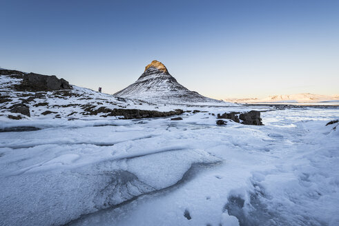 Island, Berg Kirkjufell bei Sonnenuntergang - EPF00459