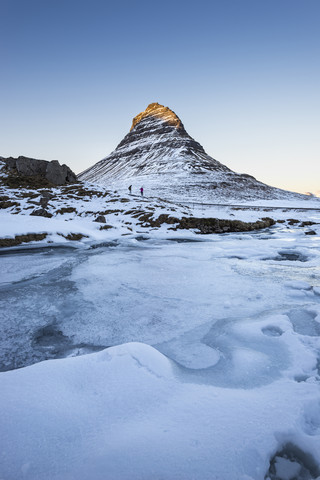 Island, Berg Kirkjufell bei Sonnenuntergang, lizenzfreies Stockfoto