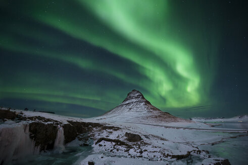 Iceland, Kirkjufell mountain with northern lights - EPF00463