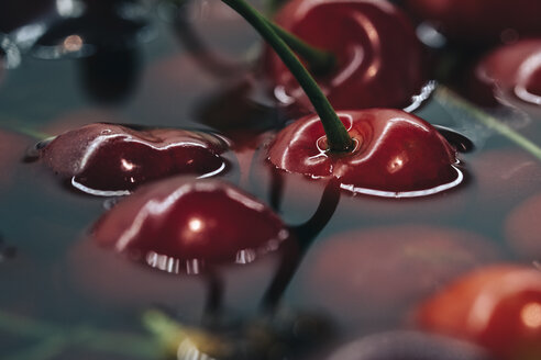 Cherries in water - BZF00373