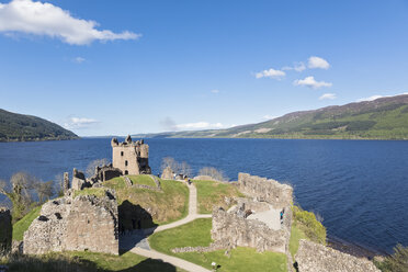 UK, Schottland, Loch Ness, Drumnadrochit, Urquhart Castle - FO09276