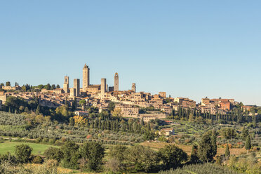 Italien, Toskana, San Gimignano, Stadtbild mit Geschlechtertürmen - CSTF01343