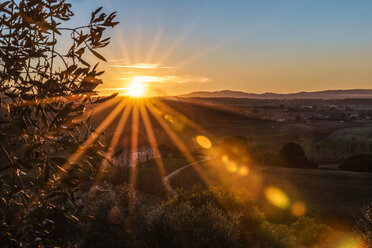 Italien, Toskana, Sonnenuntergang in der Provinz Siena - CSTF01347