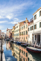 Italy, Venice, alley and boats at canal - CSTF01364