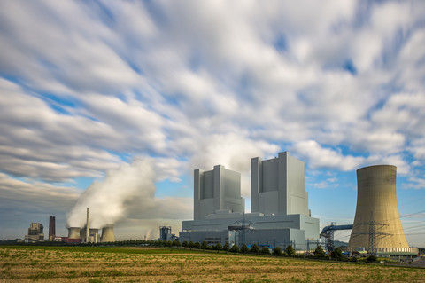 Deutschland, Grevenbroich-Neurath, altes und neues Kraftwerk Neurath, lizenzfreies Stockfoto