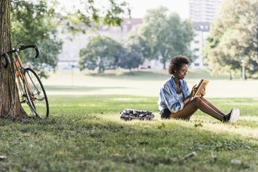 Young woman resting in park using tablet - UUF11612