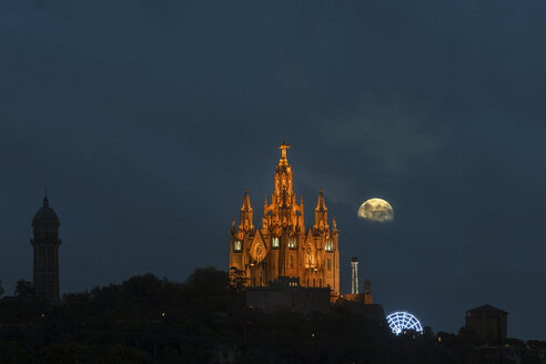 Spanien, Barcelona, Tempel Expiatori del Sagrat Cor auf dem Berg Tibidabo bei Nacht - SKCF00313