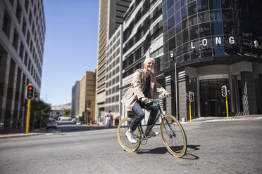 Mature man riding bicycle in the city - WESTF23496