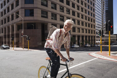 Mature man riding bicycle in the city - WESTF23506