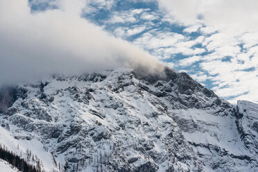 Deutschland, Berchtesgadener Land, Nationalpark Berchtesgaden, Blick zum Gipfel - MJF02169