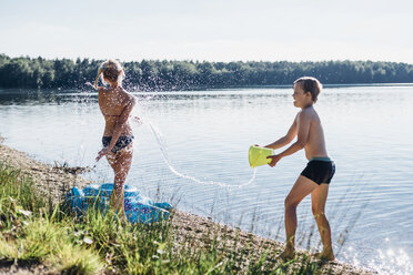 Children splashing with water at lakeshore - MJF02174