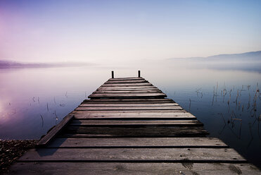 Italy, Piedmont, jetty at Lago Viverone at twilight - SIPF01668