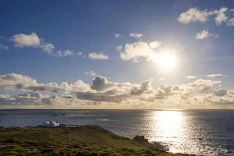 UK, England, Cornwall, Land's End, Longships Leuchtturm, lizenzfreies Stockfoto