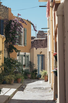 Frankreich, Collioure, malerische Gasse in der Stadt - SKCF00317